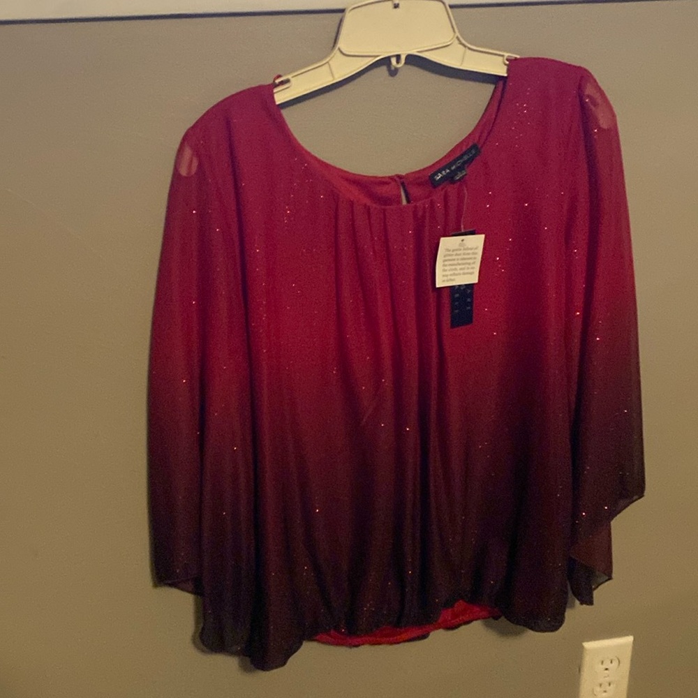 Pretty red to black ombré, never worn